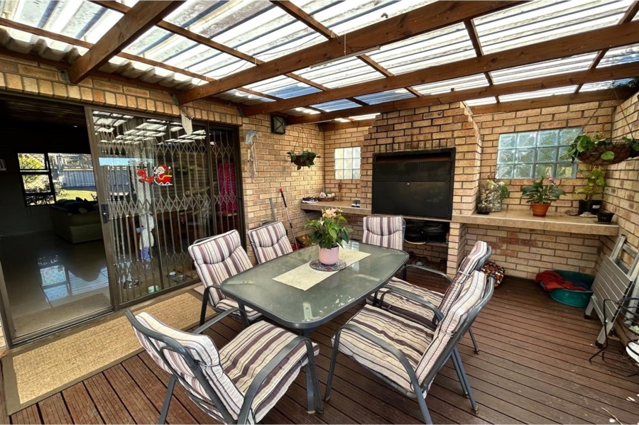 4 Bedroom Property for Sale in Dorchester Heights Eastern Cape